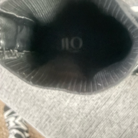 Cute Jennifer Lopez sneakers!! - Picture 5 of 5